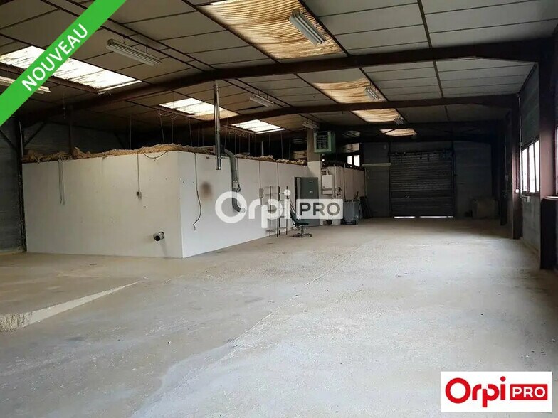 Flex in Romans-sur-Isère for lease - Interior Photo - Image 1 of 12