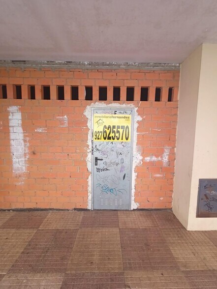 Retail in Cáceres, Cáceres for lease - Building Photo - Image 3 of 3