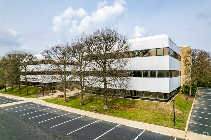 425 Holiday Dr, Pittsburgh, PA for lease - Building Photo - Image 2 of 8