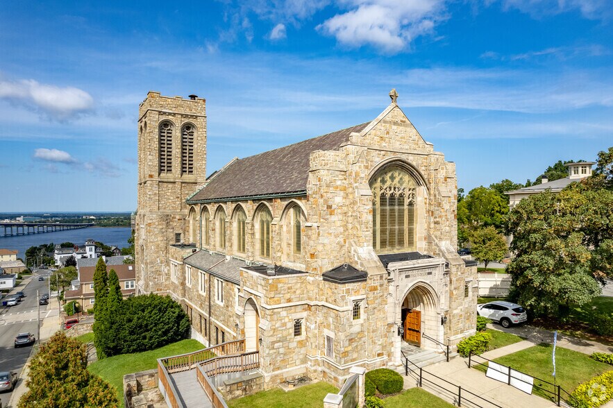 414 Rock St, Fall River, MA for sale - Primary Photo - Image 1 of 1