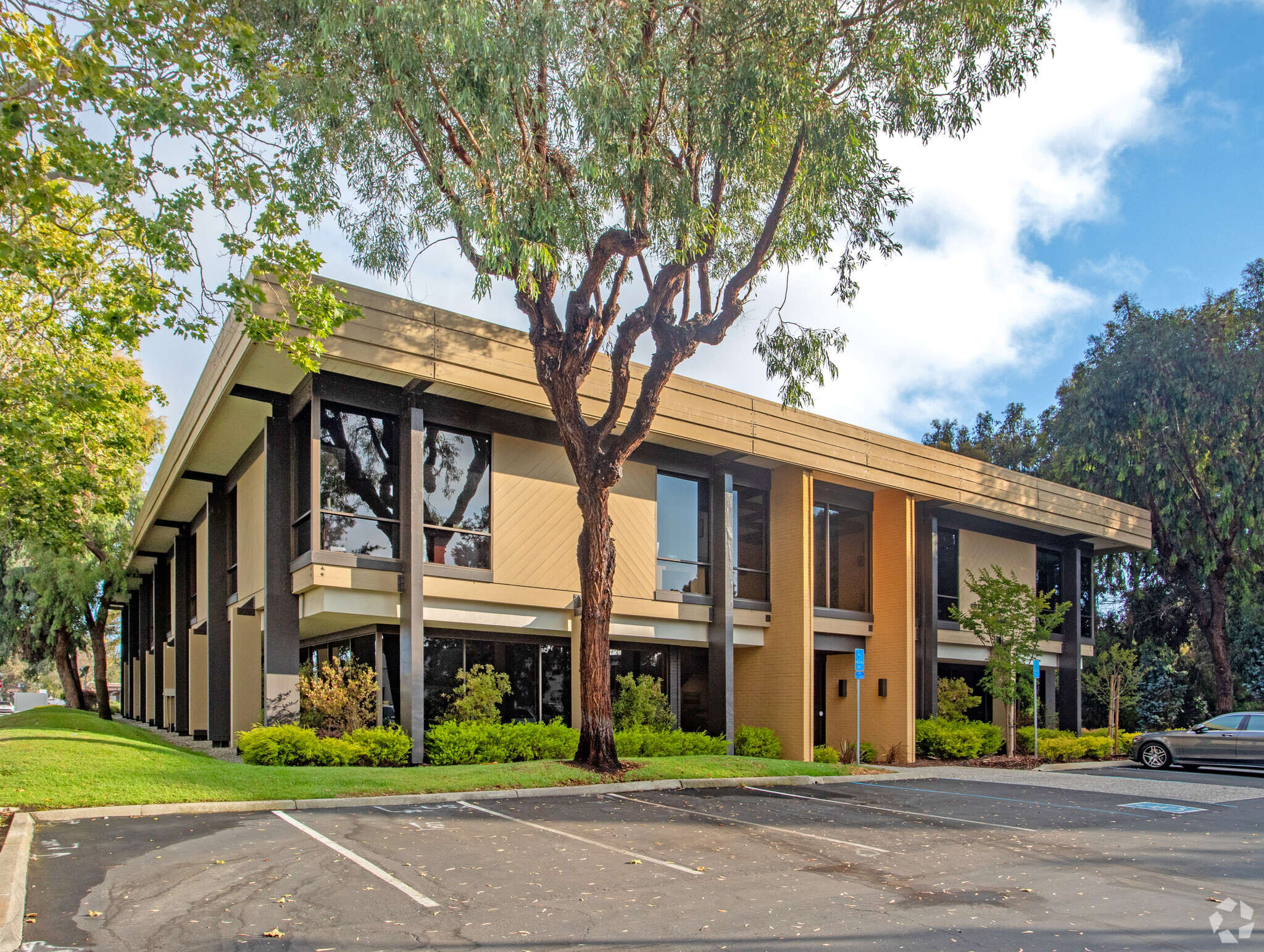 1900 Embarcadero Rd, Palo Alto, CA for lease Building Photo- Image 1 of 7