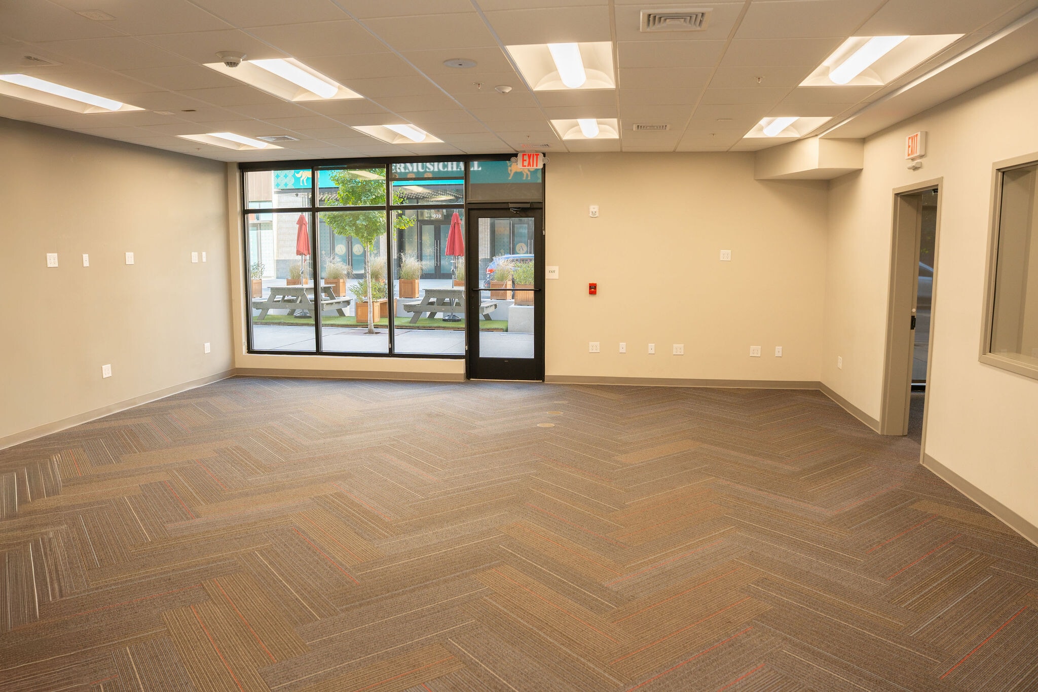 932 W Hamilton St, Allentown, PA for lease Interior Photo- Image 1 of 6