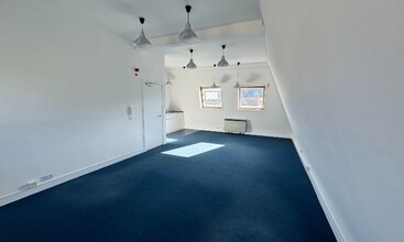 74-76 Rose Street North Ln, Edinburgh for lease Interior Photo- Image 2 of 3