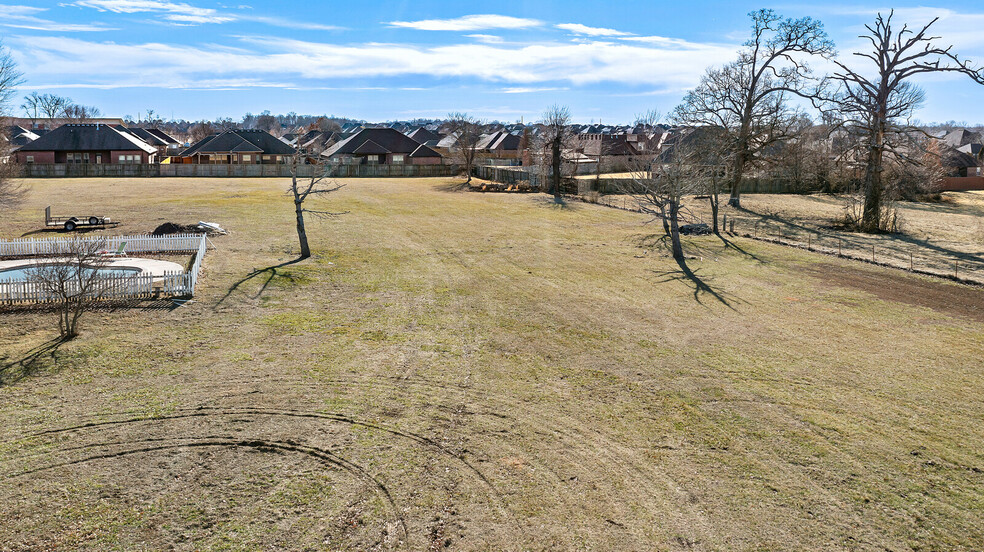 1261 SW Regional Airport Blvd, Bentonville, AR for sale - Building Photo - Image 3 of 20