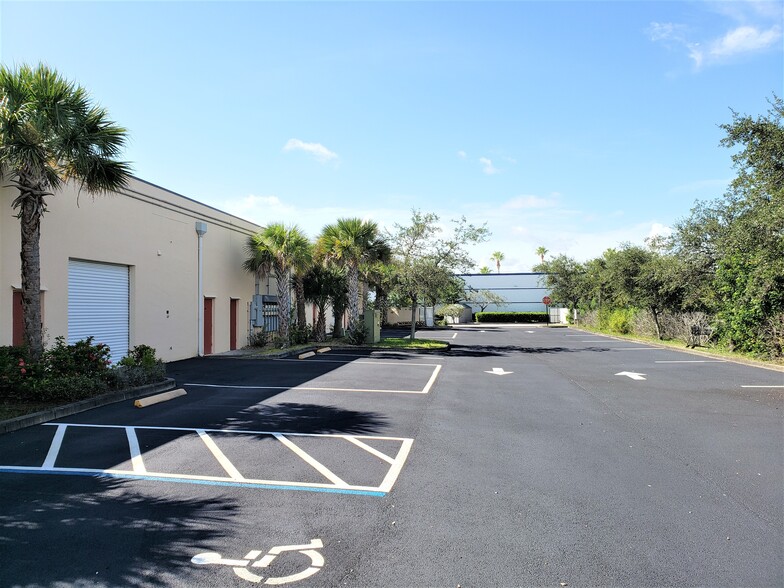 6480 20th St, Vero Beach, FL for lease - Building Photo - Image 3 of 5