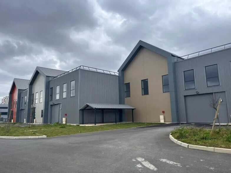 9 Rue Transversale, Gennevilliers for lease - Building Photo - Image 3 of 15