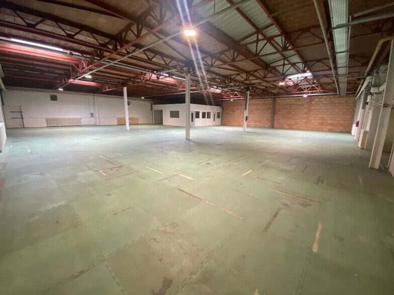 Flex in for lease - Interior Photo - Image 3 of 13