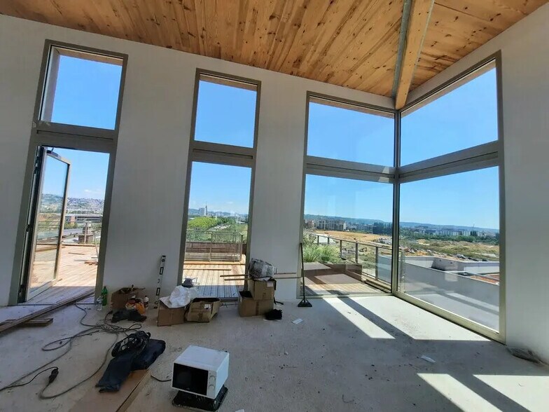 Office in Rouen for lease - Building Photo - Image 3 of 8