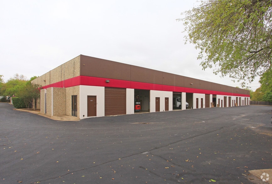 8222 N Lamar Blvd, Austin, TX for lease - Building Photo - Image 2 of 3