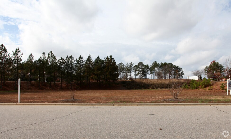 50 Neuse River Pky, Clayton, NC for sale - Primary Photo - Image 1 of 1