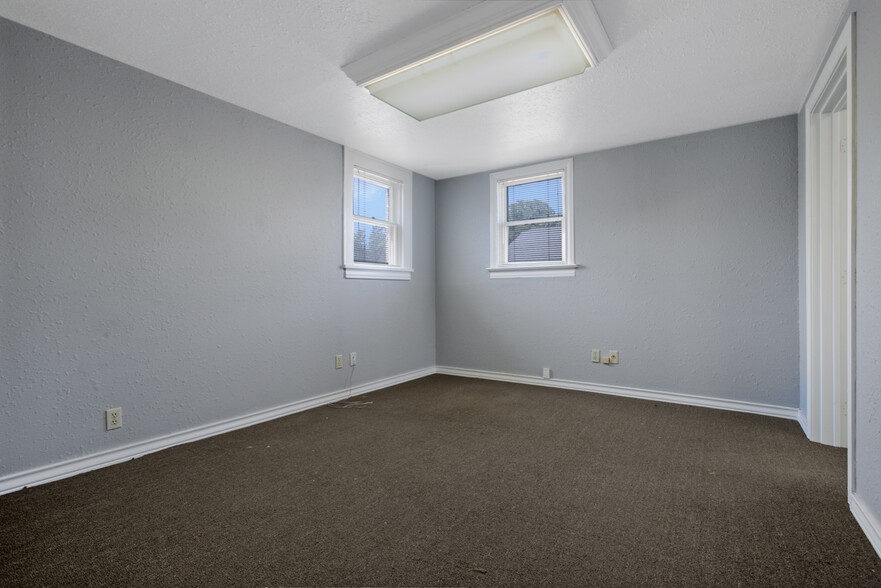 2401 20th St, Lubbock, TX for sale - Interior Photo - Image 3 of 9