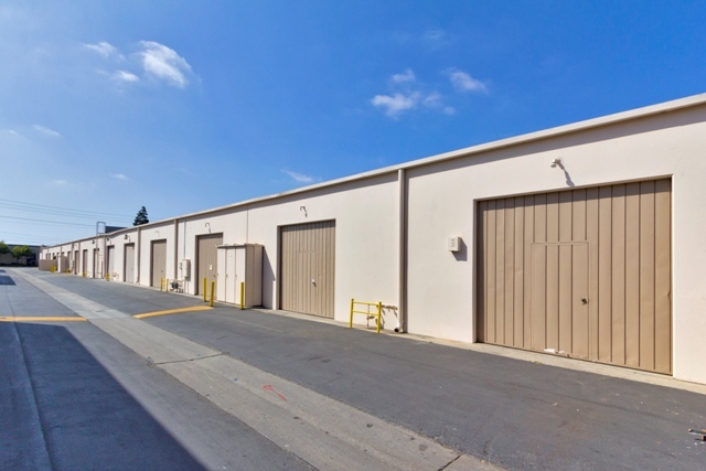 7611 Slater Ave, Huntington Beach, CA for lease - Building Photo - Image 3 of 4