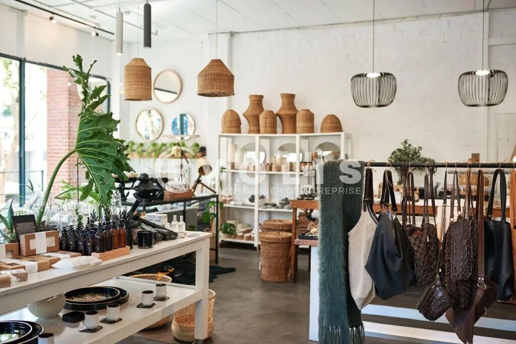 Location Commerce 110 m² - Photo 1