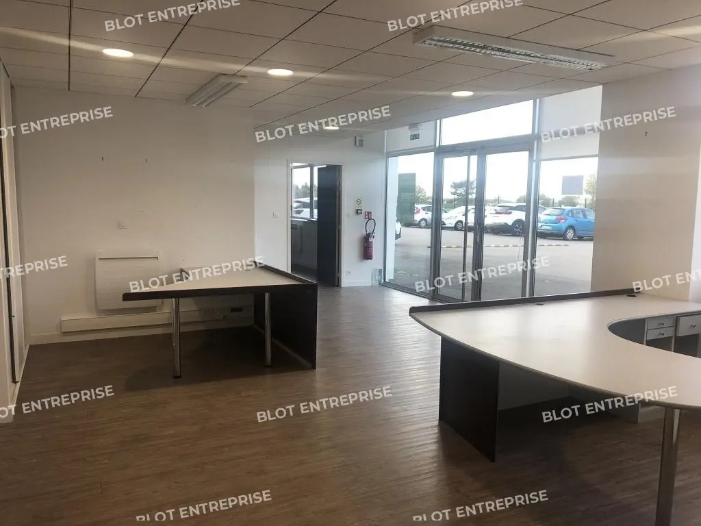 Office in Landerneau for lease Interior Photo- Image 1 of 9