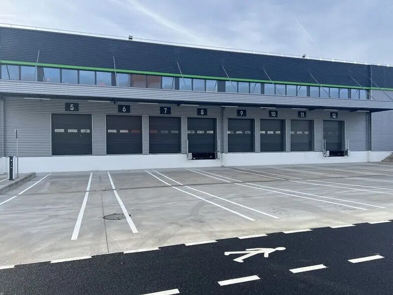 Industrial in Aulnay-sous-Bois for lease - Building Photo - Image 2 of 14