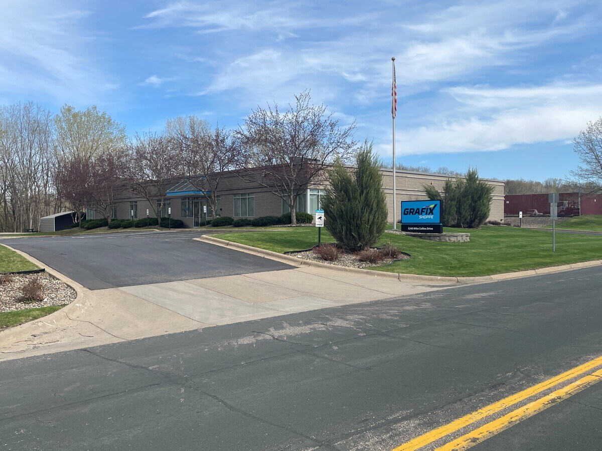 3240 Mike Collins Dr, Eagan, MN 55121