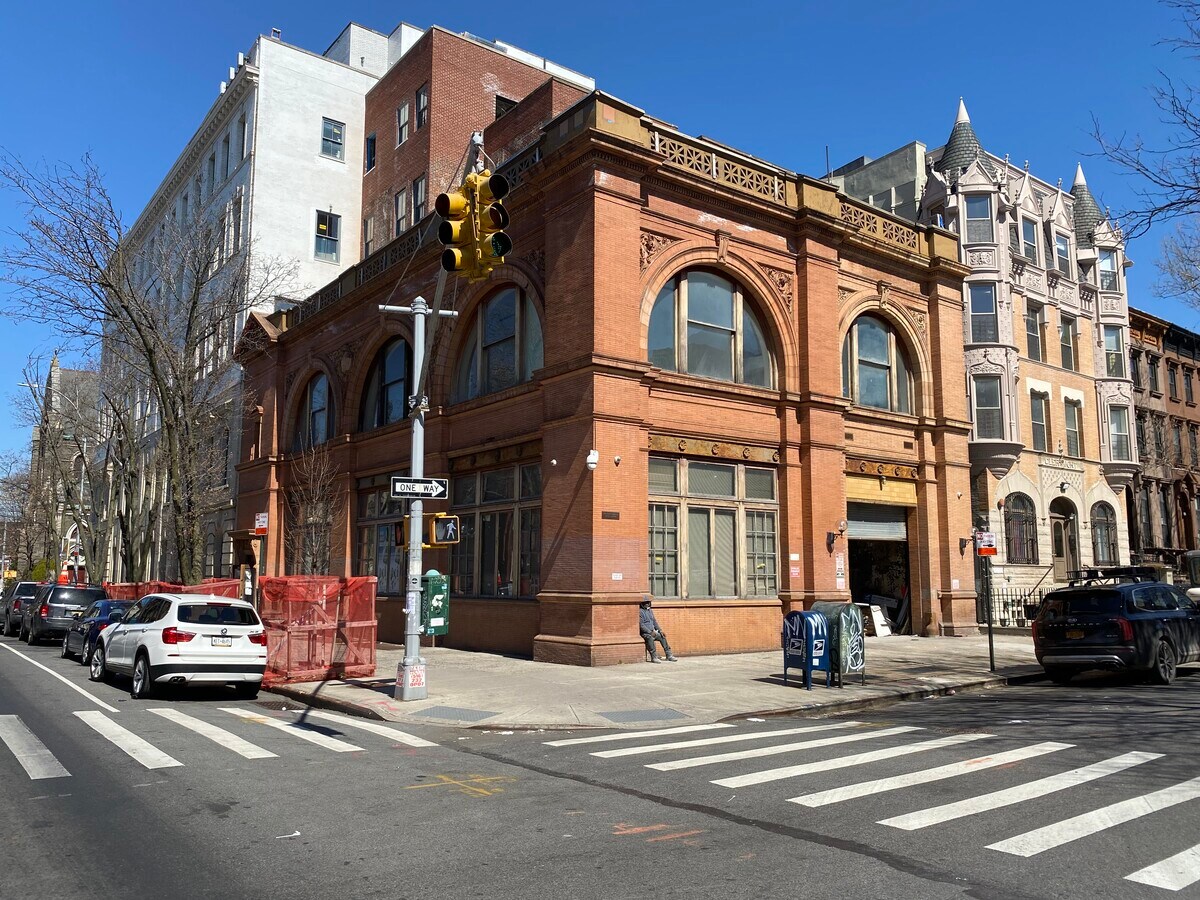 601 Throop Ave, Brooklyn, NY 11216