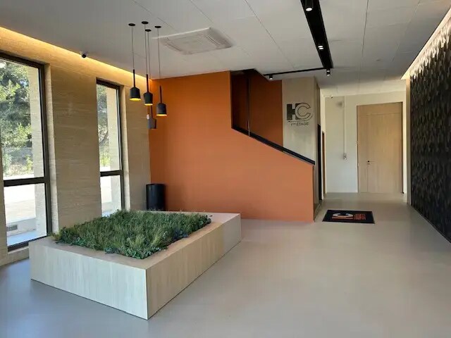 Office in Lançon-Provence for lease - Lobby - Image 3 of 4