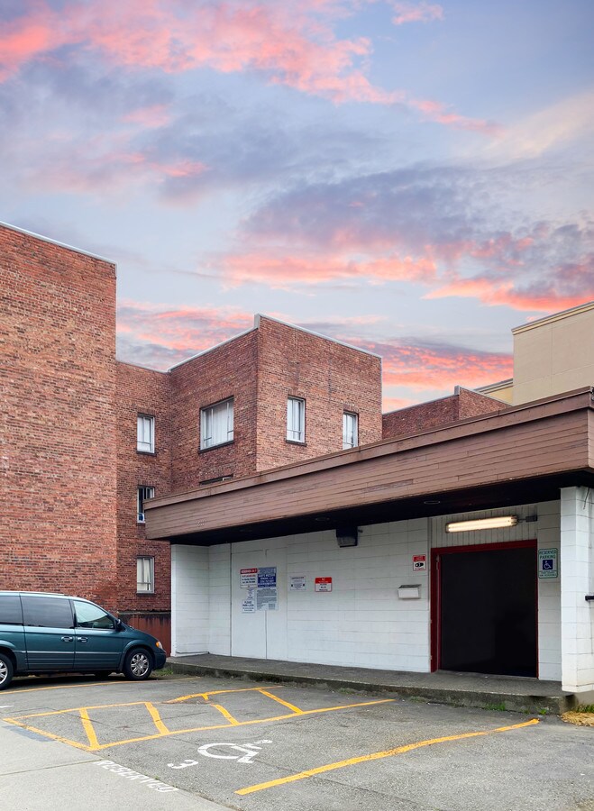 611 Pontius Ave N, Seattle, WA 98109