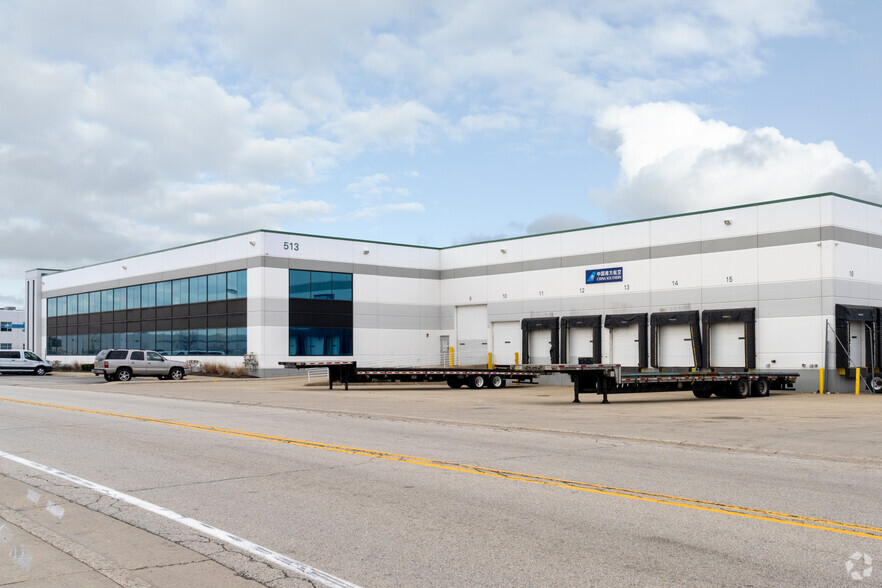 513 Express Center Dr, Chicago, IL for lease - Primary Photo - Image 1 of 5