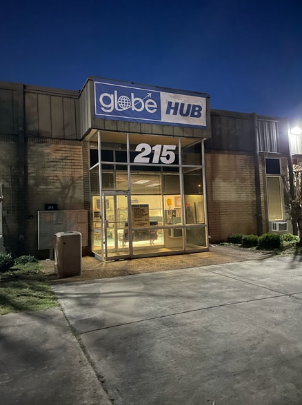 215 Marvin Miller Dr SW, Atlanta, GA for lease - Building Photo - Image 2 of 14