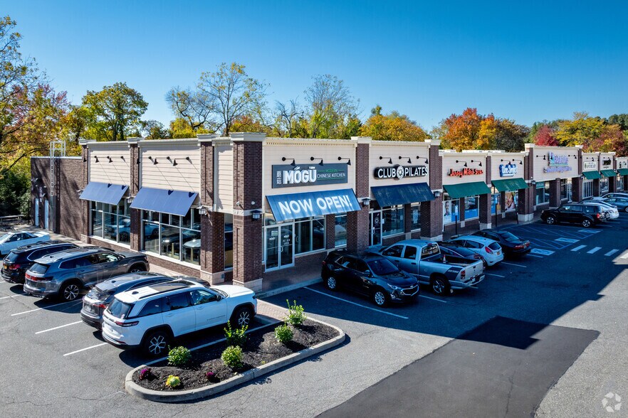 6214-6228 Jericho Tpke, Commack, NY for sale - Primary Photo - Image 1 of 1