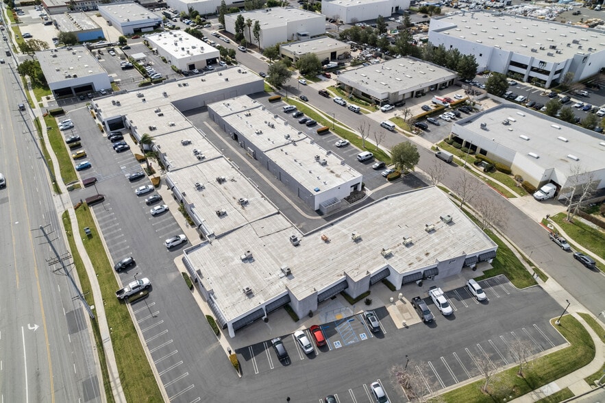 268 N Lincoln Ave, Corona, CA for lease - Building Photo - Image 2 of 7