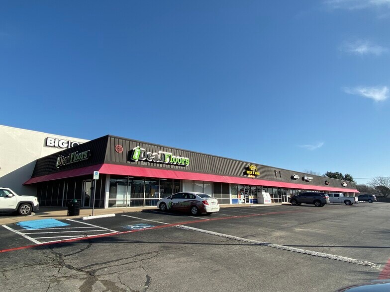 6300-6316 Rufe Snow Dr, North Richland Hills, TX for lease - Building Photo - Image 2 of 8