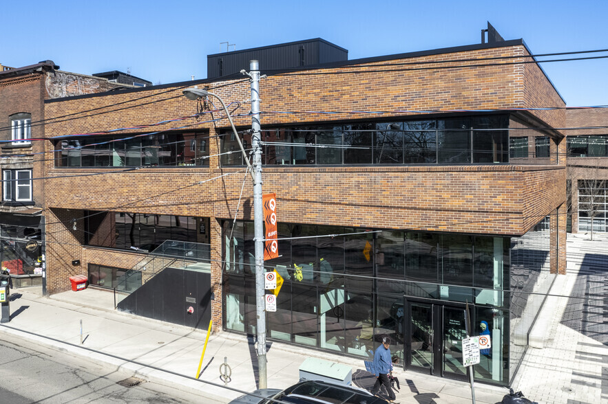 946-952 Queen St W, Toronto, ON for lease - Primary Photo - Image 1 of 5