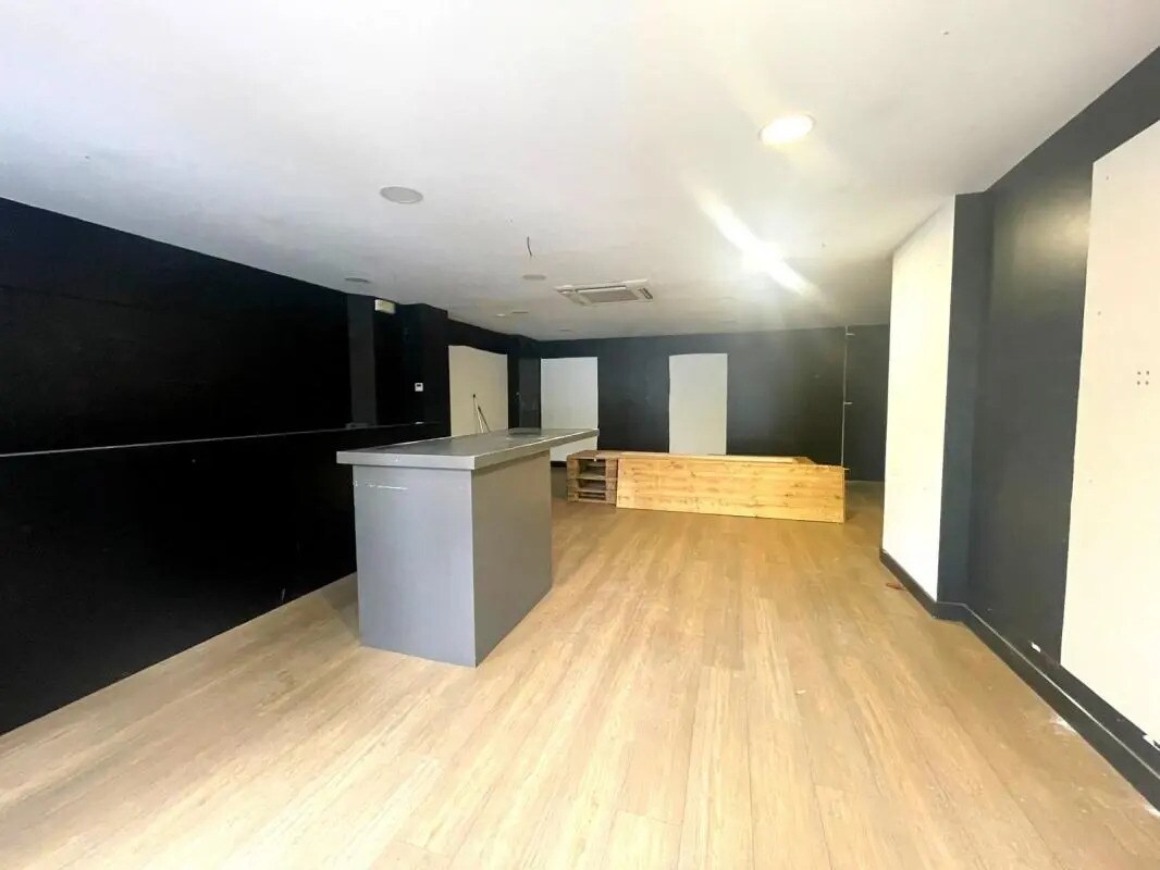 Retail in Maisons-Laffitte for lease Interior Photo- Image 1 of 8
