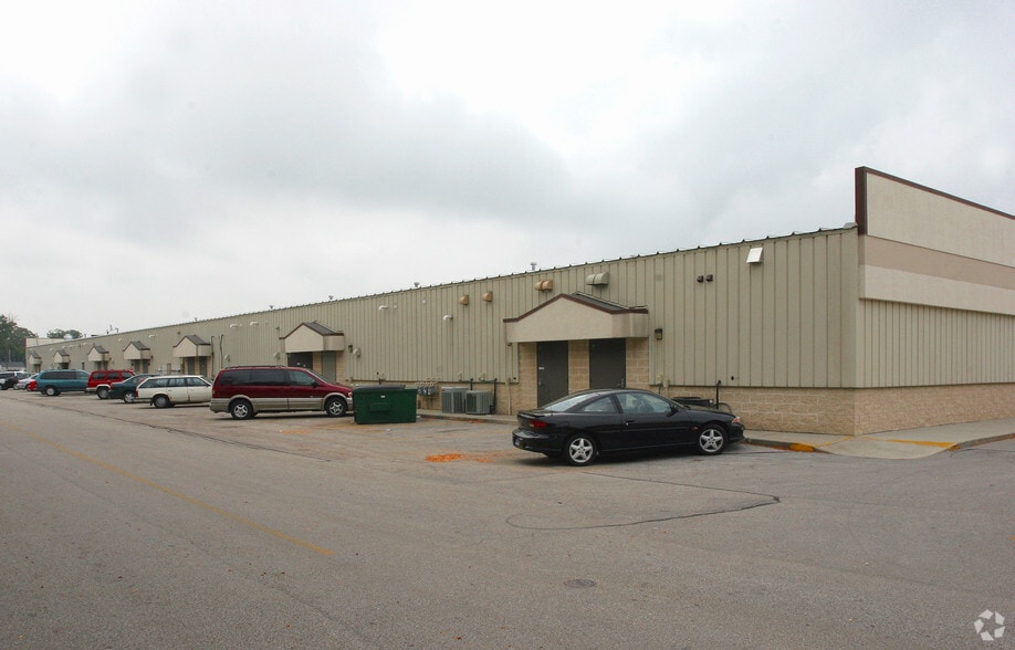 1930 E Apple Ave, Muskegon, MI for lease - Building Photo - Image 2 of 9