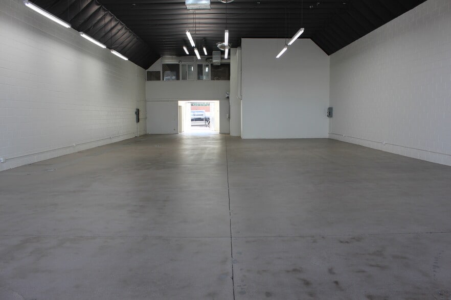 4136 Eagle Rock Blvd, Los Angeles, CA for lease - Building Photo - Image 3 of 11