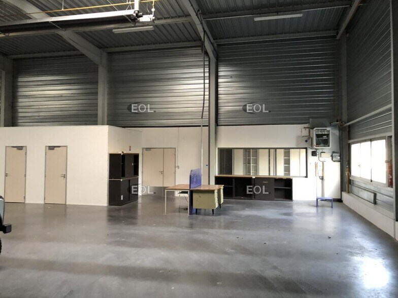 Flex in Vourles for lease - Interior Photo - Image 3 of 8