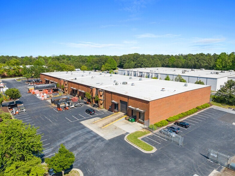 2775 Bankers Industrial Dr, Atlanta, GA for lease - Building Photo - Image 2 of 8