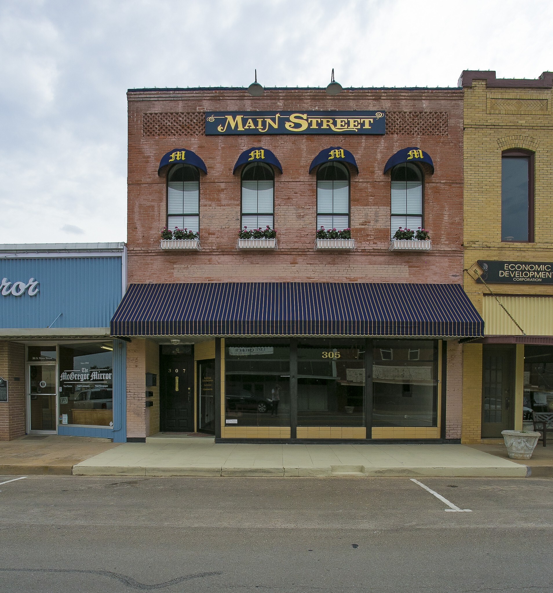 305-307 S MAIN St, Mc Gregor, TX for sale Building Photo- Image 1 of 1