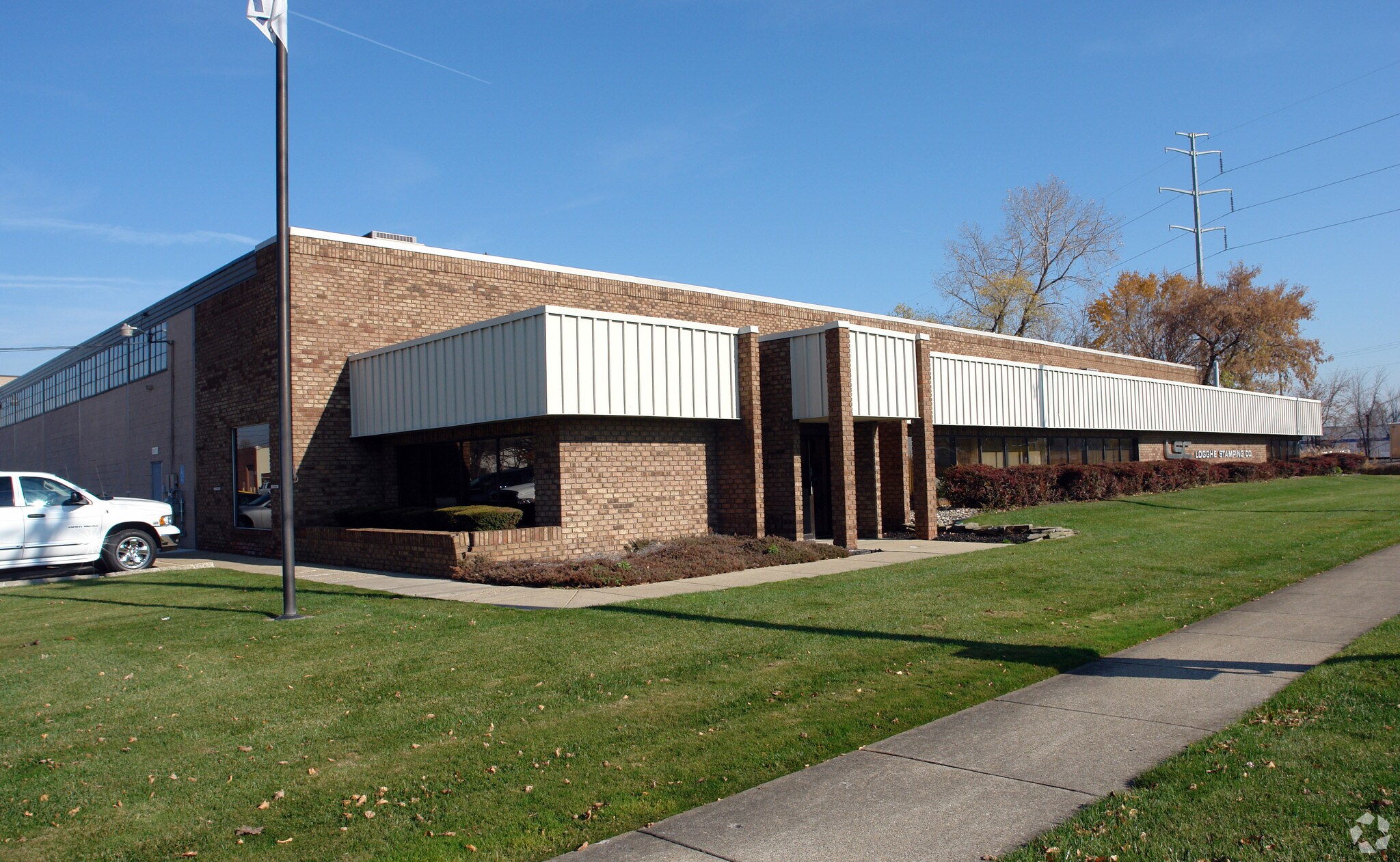 16711 E 13 Mile Rd, Fraser, MI for sale Primary Photo- Image 1 of 1