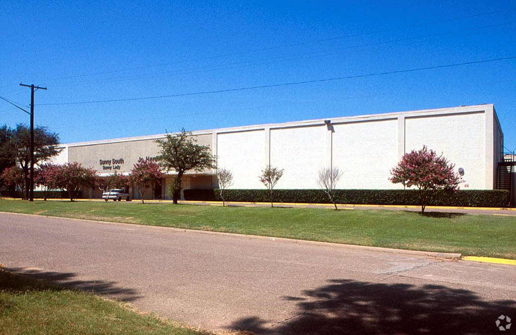 7777 Hines Pl, Dallas, TX for sale Primary Photo- Image 1 of 1