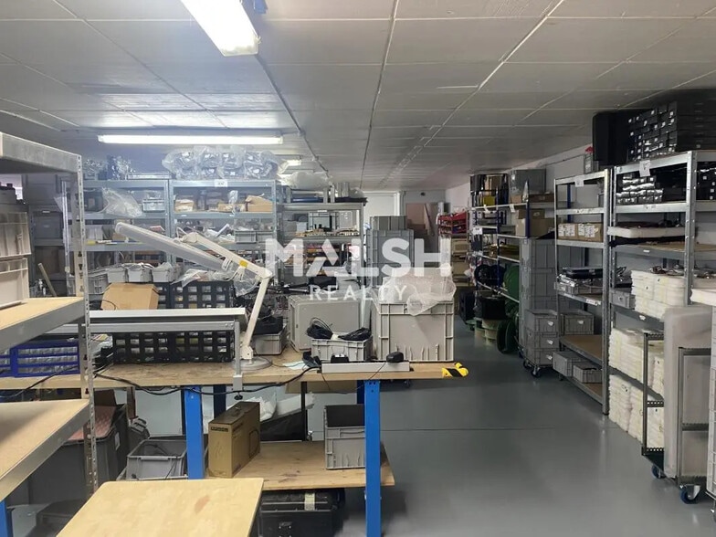 Flex in Dardilly for lease - Building Photo - Image 2 of 10