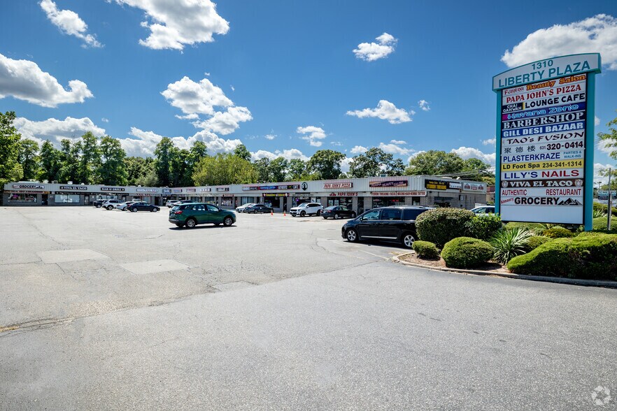 1310 Middle Country Rd, Selden, NY for sale - Primary Photo - Image 1 of 1