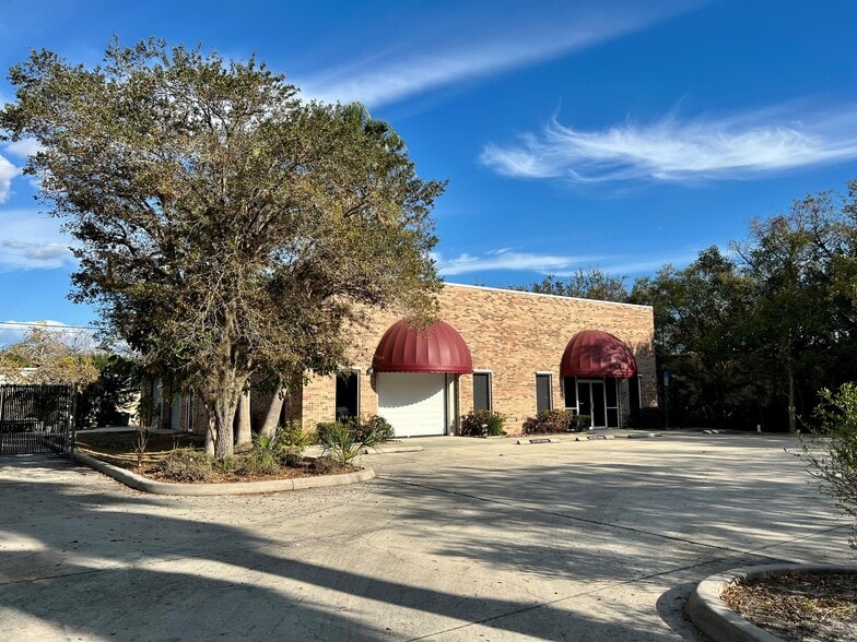 1474 Rail Head Blvd, Naples, FL for lease - Building Photo - Image 2 of 6