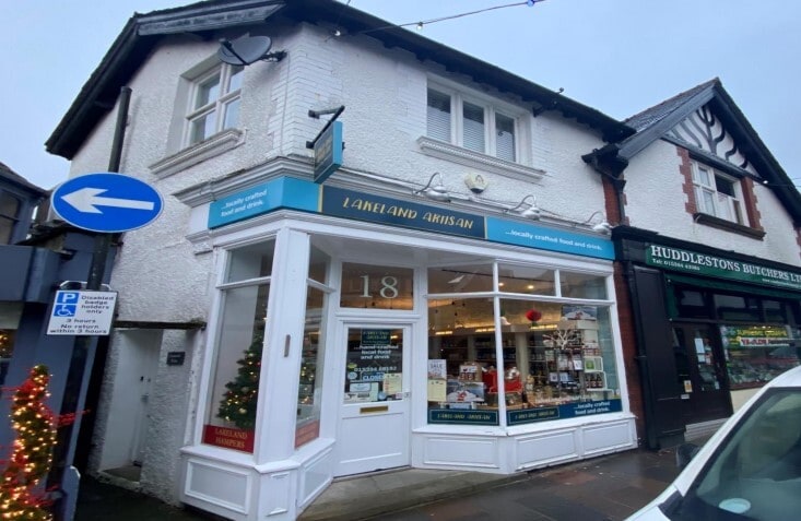 18 Crescent Rd, Windermere for sale - Building Photo - Image 1 of 1