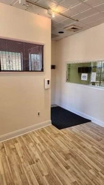 1579-1585 Central Park Ave, Yonkers, NY for lease - Interior Photo - Image 3 of 6