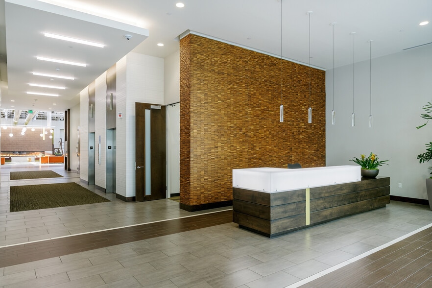 Park Square portfolio of 2 properties for sale on LoopNet.com - Building Photo - Image 3 of 19