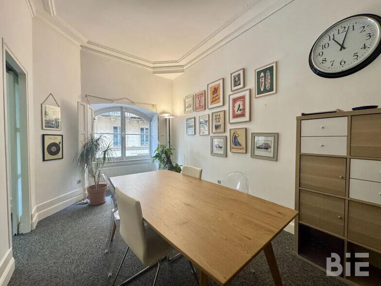 Office in Bordeaux for lease - Interior Photo - Image 3 of 7