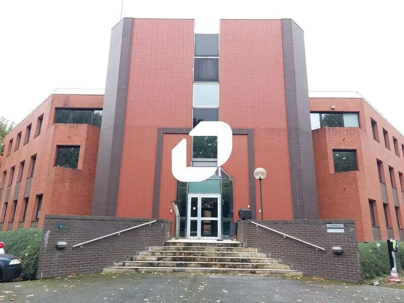 6 Rue Jean Pierre Timbaud, Montigny-le-Bretonneux for lease Building Photo- Image 1 of 19