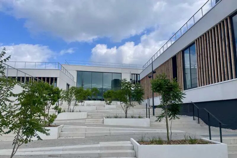 Office in Rouen for lease - Building Photo - Image 3 of 9