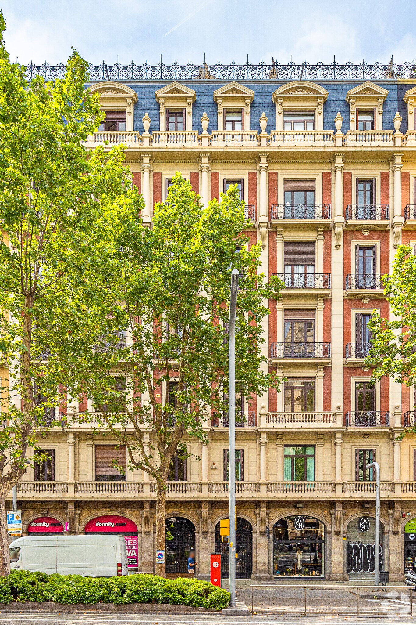 Office in Barcelona, Barcelona for lease Primary Photo- Image 1 of 2