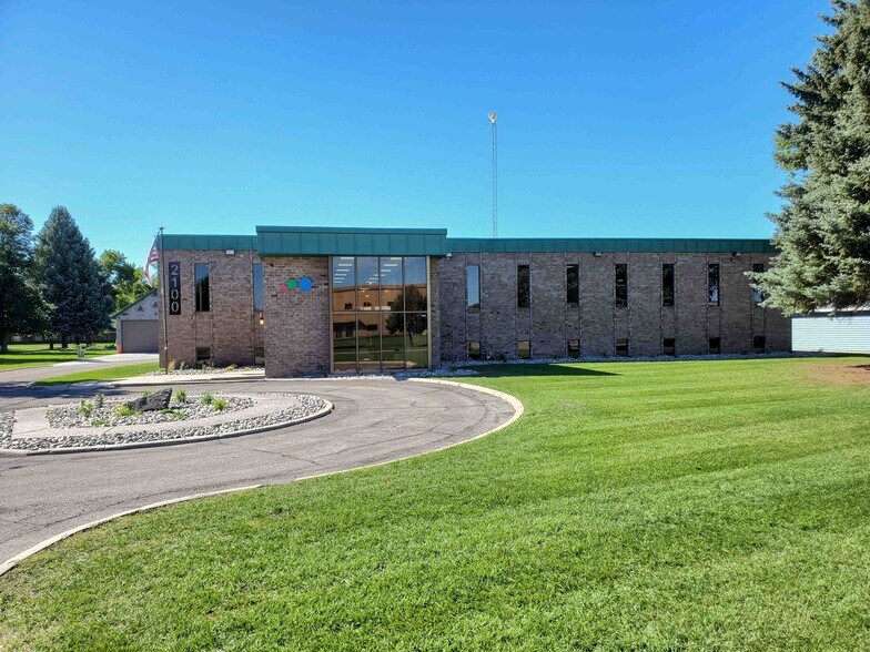 2100 Library Cir, Grand Forks, ND for sale - Primary Photo - Image 1 of 1