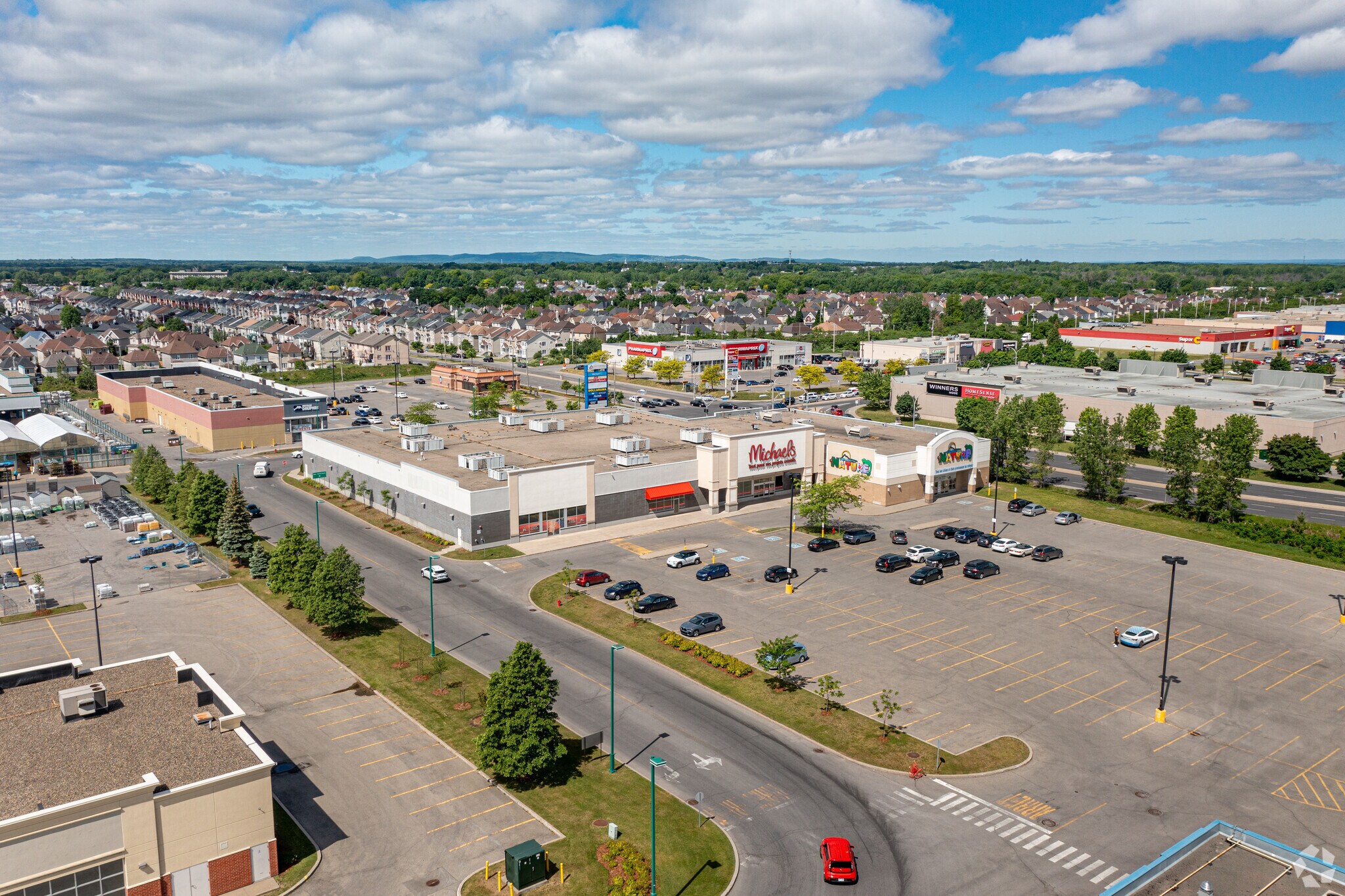 800 Chomedey (A13) Desste Aut O, Laval, QC H7X 3S9 SmartCentres