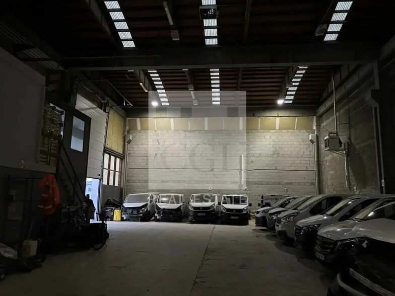 Office in Saint-Priest for lease - Building Photo - Image 3 of 7